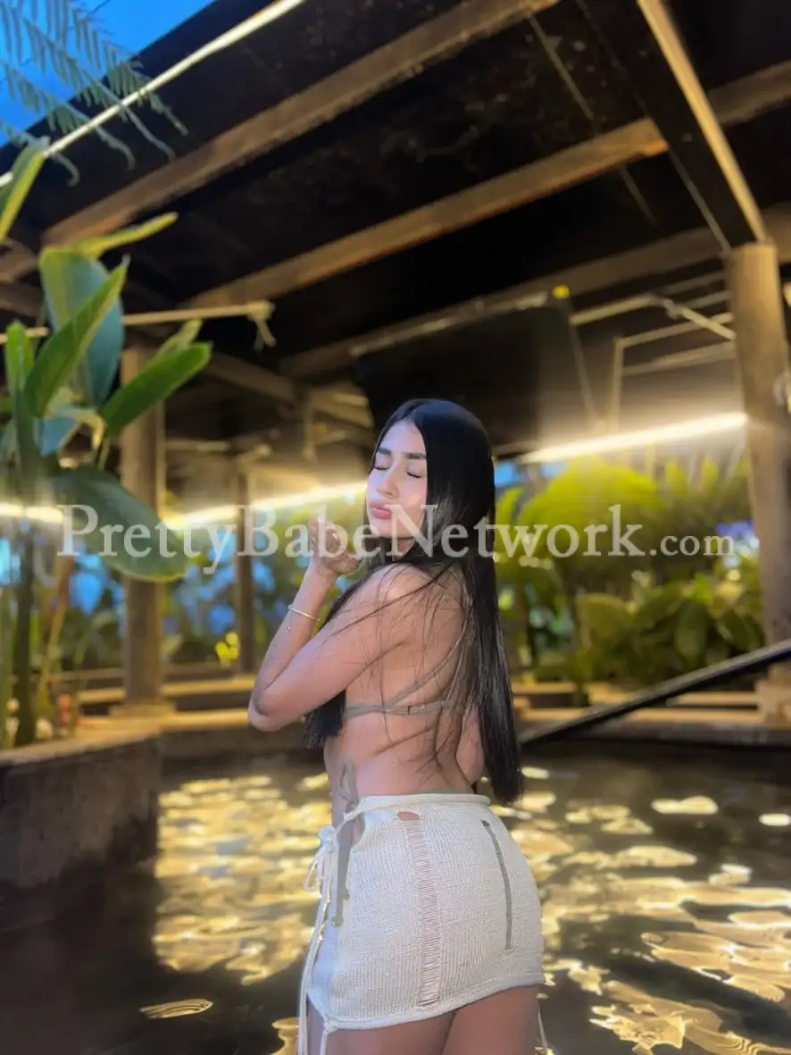 Exclusive Noida Female Escort Garvita for Sensuous Dating and Sex Meets